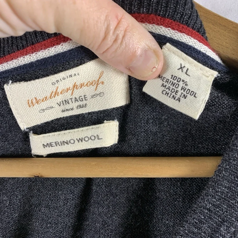 Mens Lightweight Merino Wool V Neck Sweater Size XL Charcoal Gray Minimalist